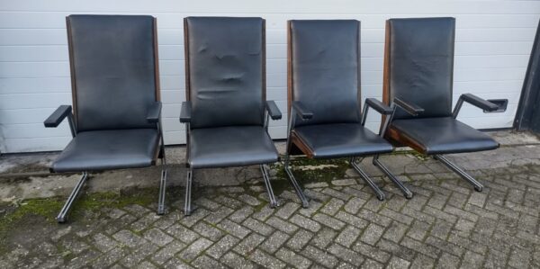 Fauteuils van J.J.M. Vegter en T.T. Deurvorst - Afbeelding 8