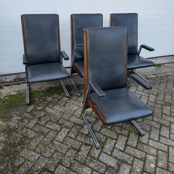 Fauteuils van J.J.M. Vegter en T.T. Deurvorst