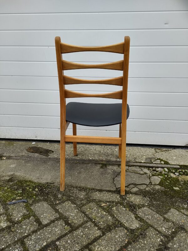 Vintage eetkamerstoelen ladderrug zwart vinyl - Afbeelding 4