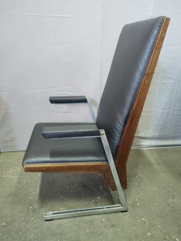 Fauteuils van J.J.M. Vegter en T.T. Deurvorst - Afbeelding 2