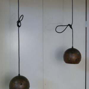 Set van twee hanglampen koper/glas Peill & Putzler