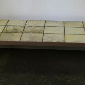 Rechthoekige vintage salontafel met betegeld blad