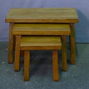 Brutalistische eikenhouten mimiset